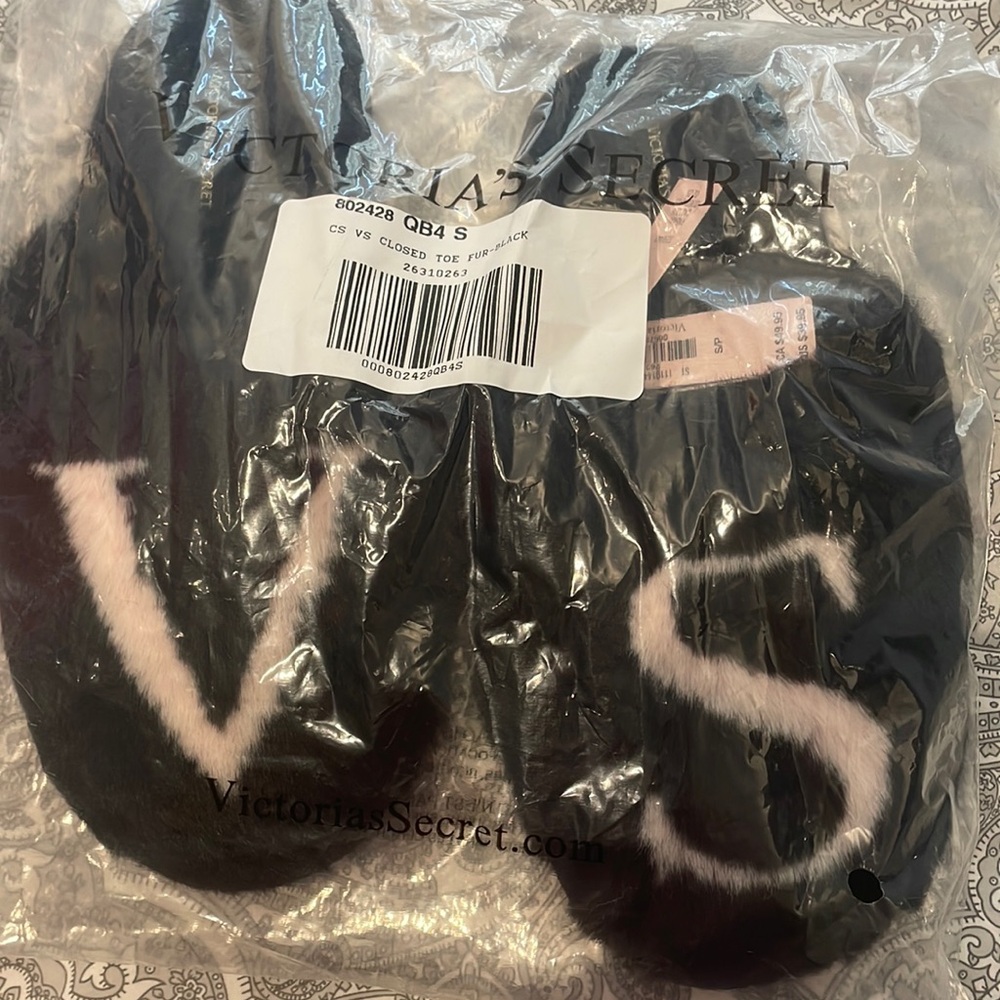 Black and pick NWT Victoria secret slippers